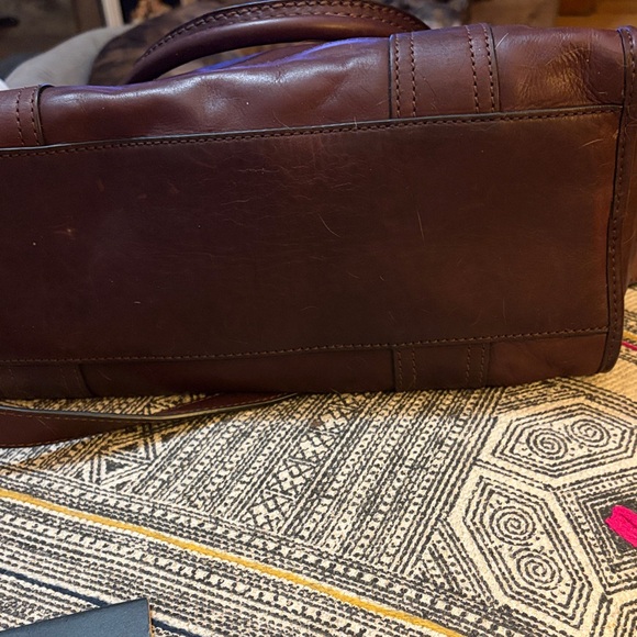 Frye brand, beautiful leather Handbag with adjustable strap. - Picture 5 of 8